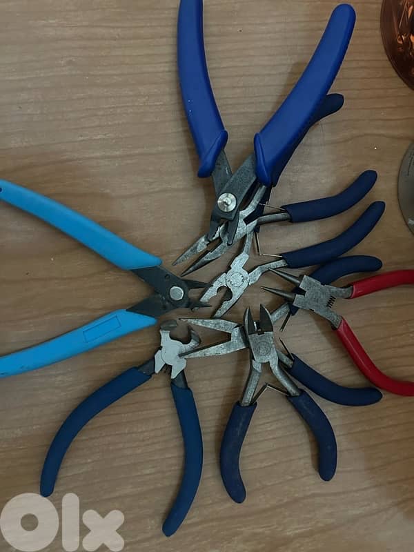 beads and necessary tools and accessories for jewelry making 18