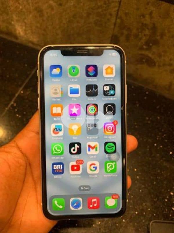 iPhone XR 1