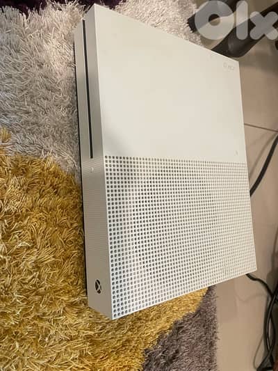 Xbox one S 1Tb like new 90$ only