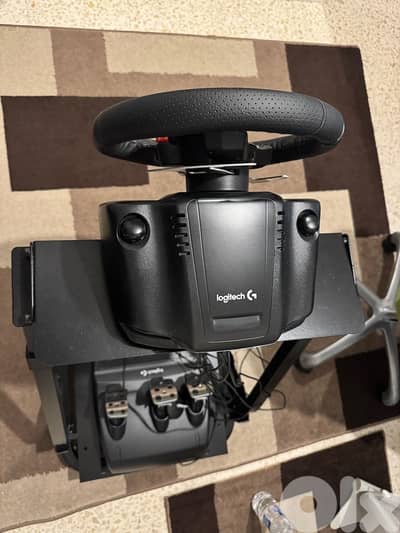 logitech PS5 racing wheel G29 original. like new with the stand