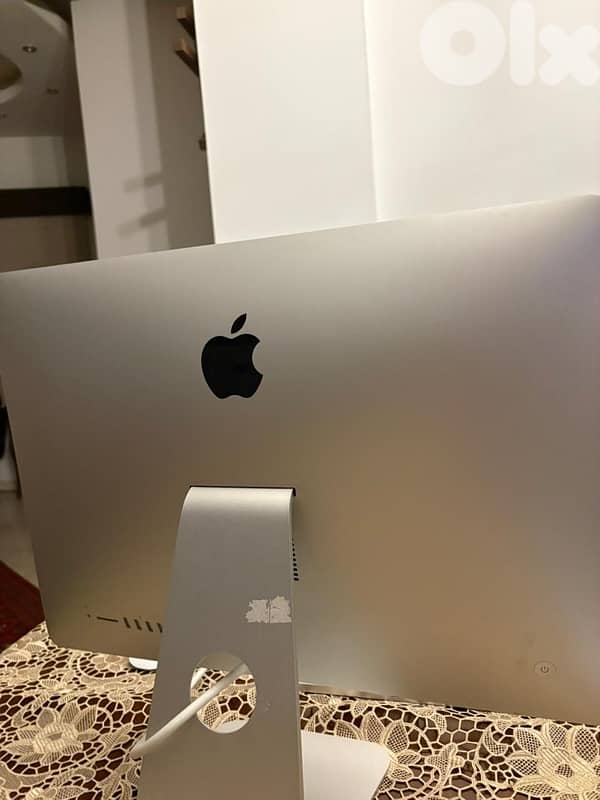 i mac with Magic Keyboard and Magic Mouse 3