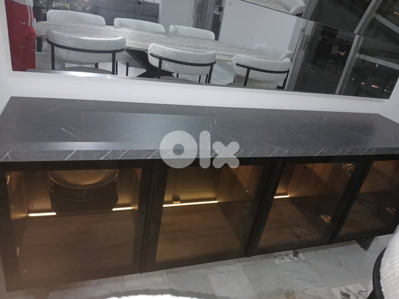 A full set of 4 pieces 2