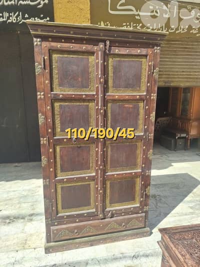 خزانة تحفة فنية انتيك قديمة مصنوعة من الخشب الطبيعي مميزة انتيك قديم