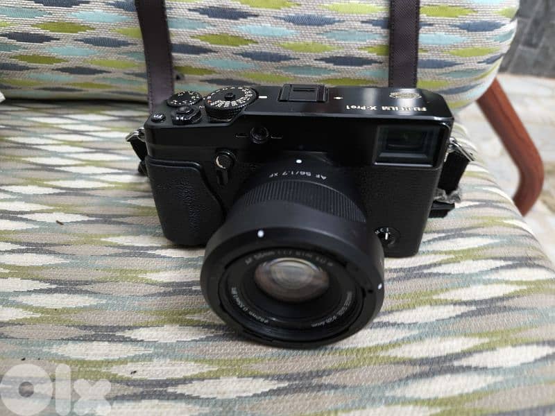 Fujifilm Xpro-1 digital camera 16mp w hand grip 1