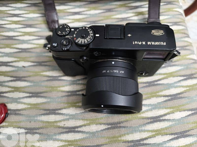 Fujifilm Xpro-1 digital camera 16mp w hand grip 2