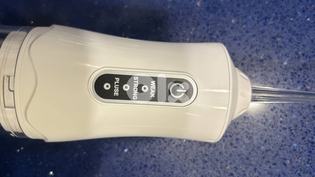 water flosser / oral irrigator 3