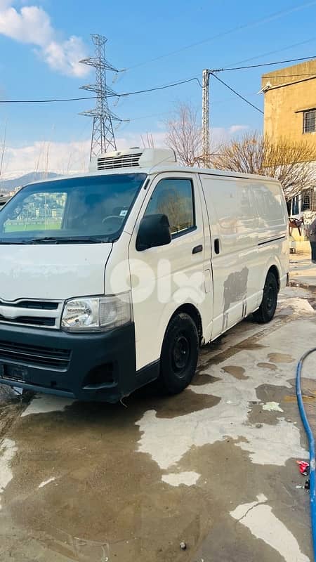 van nissan and van toyota 5