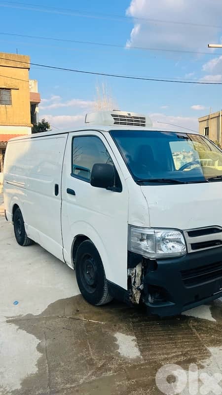 van nissan and van toyota 7