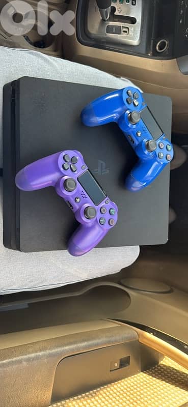 PS4 slim, as new with 2 original controllers , CD:fifa21,pubg