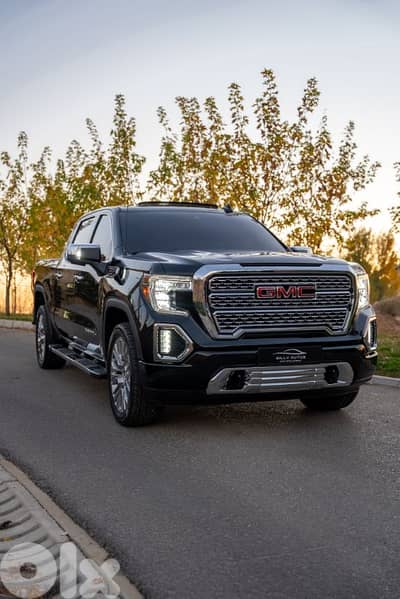 2021 GMC SIERRA DENALI 5,000 KLM ONLY