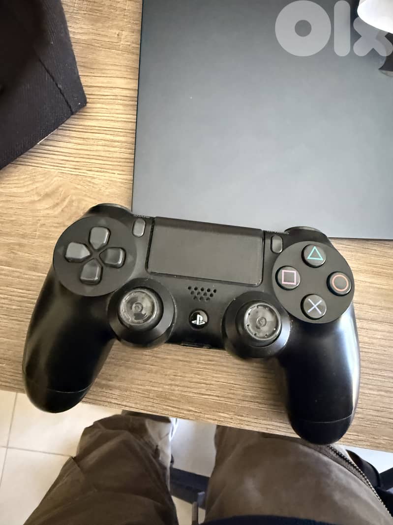 PS4 slim 1tb 4