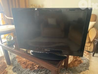 تلفيزيون 32 inch شاشة مش ملون بس ابيض و اسود