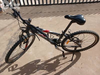 bicycle made un Australia.       دراجة هوائية ماركة:giant شغل استراليا