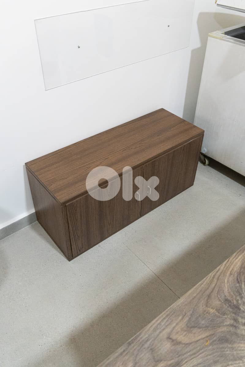 employees desk with chairs 5