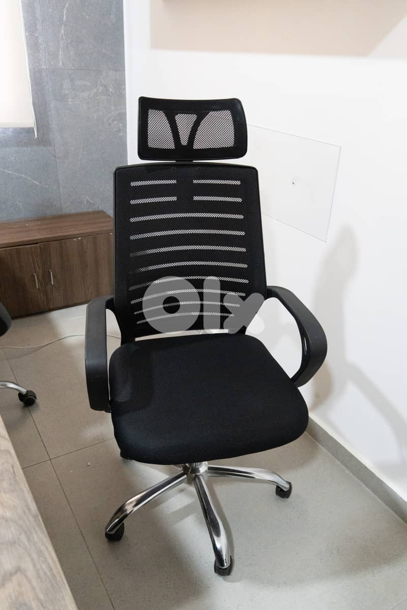 employees desk with chairs 7