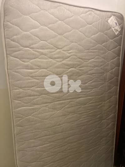 فرشة تخت مفرد ونص قياس ٢٠٠ - ١٢٠ سم مستعملة بحالة جيدة