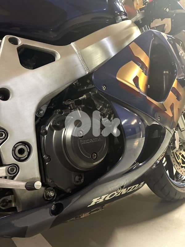 HONDA -CBR -FIREBLADE 5