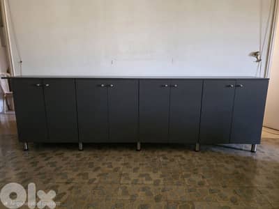 خزانة جانبية طويلة