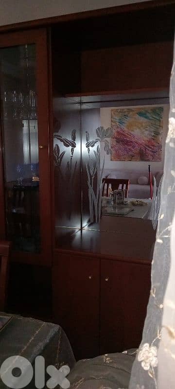 vitrin + dining table with chairs 1