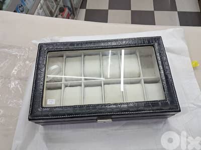 للساعات شنطة لعرض او لحفظ الساعات 03032462