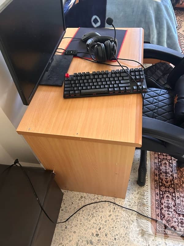 Gaming desk 3