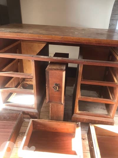 table ou avec tiroir