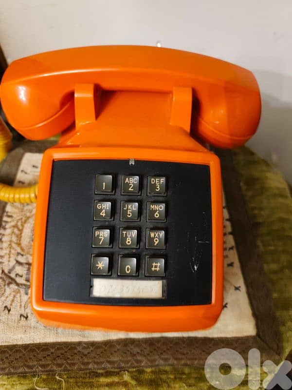 vintage orange push button telephonne model 2500 manufacture 1960's 1