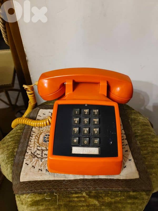 vintage orange push button telephonne model 2500 manufacture 1960's 2