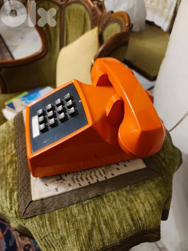 vintage orange push button telephonne model 2500 manufacture 1960's 3