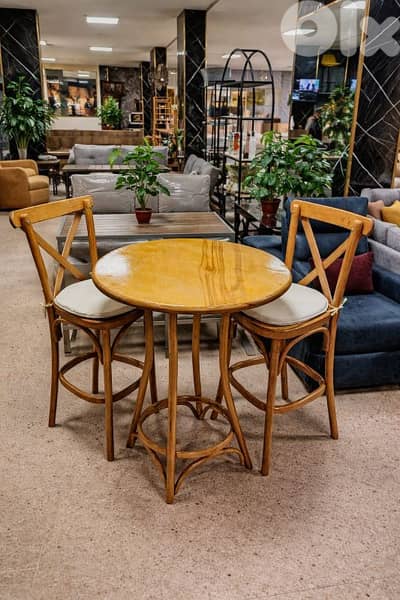 طقم طاولة وكرستين بار.