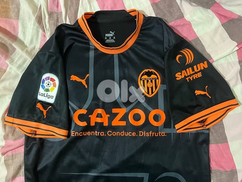 valencia puma jersey 2022 cavani 7 4