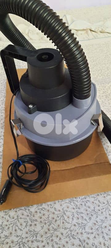 Car vacuum cleaner. New. small,portable and practical تنظيف السيارة