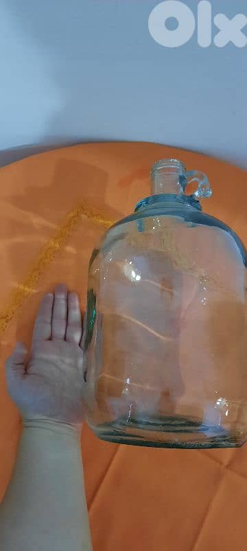 Glass galons. sizes:small 24cm,medium 27cm,L 31cm,XL 33cm غالون زجاج 1