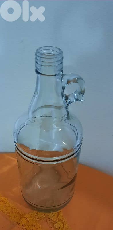 Glass galons. sizes:small 24cm,medium 27cm,L 31cm,XL 33cm غالون زجاج 8