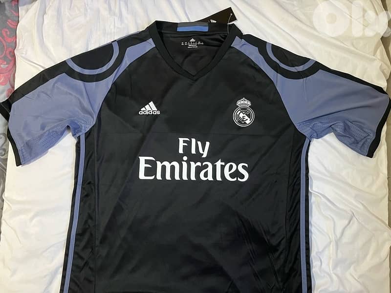 Real Madrid ronaldo 7 2017 third adidas kit 4