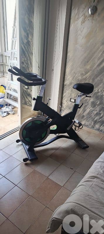 ktir mratbeh 7ajem kbir