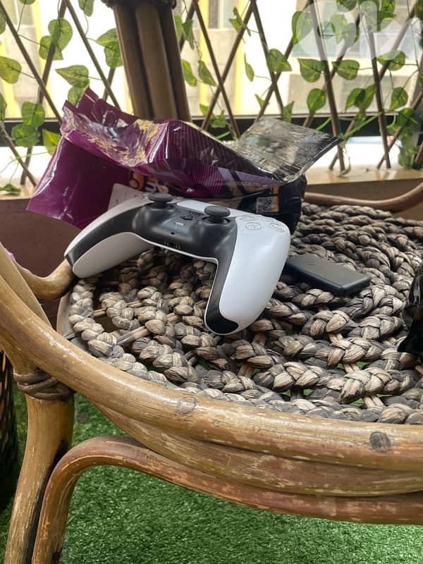 Playstation 5 Slim like-new with controller 2