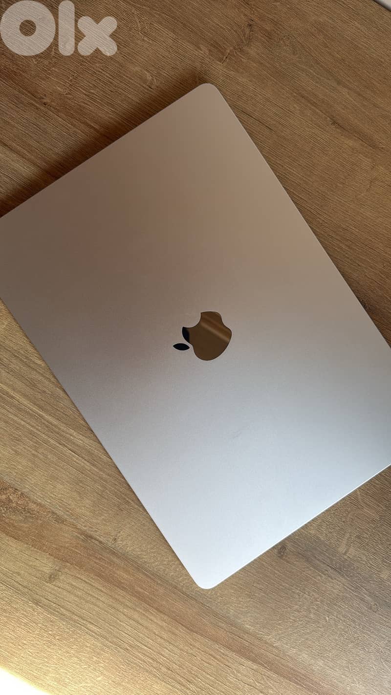 MacBook Air M2 15-inch – Excellent Condition 1
