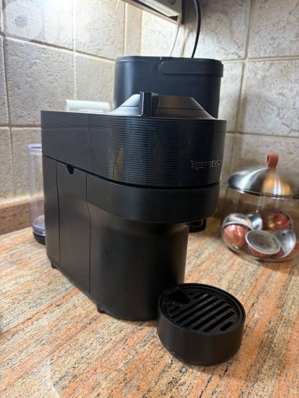 Nespresso Vertuo Pop Black 1