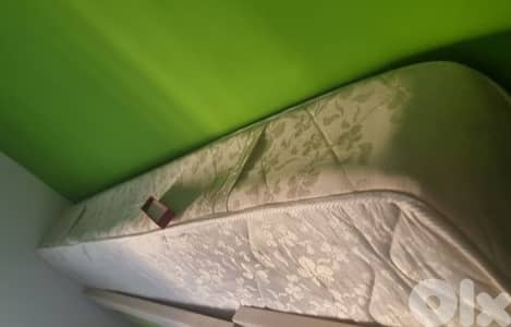 تخت وصوفا ومقاعد