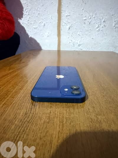 Clean Excellent looking Iphone 12