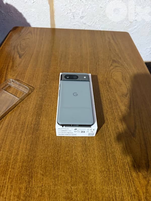 Pixel 8 Hazel excellent conditions 2