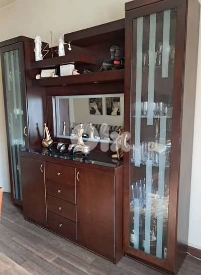 Grand meuble  avec vitrines en verre et tiroirs –pour salle à manger
