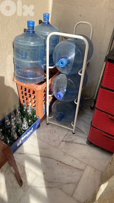 غالونات مياه نضيفة