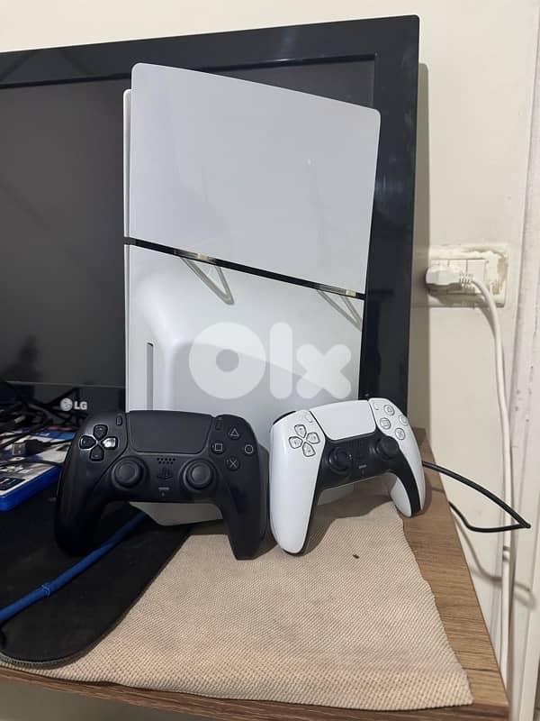 ps5 slim 2 original controller and gta5 1