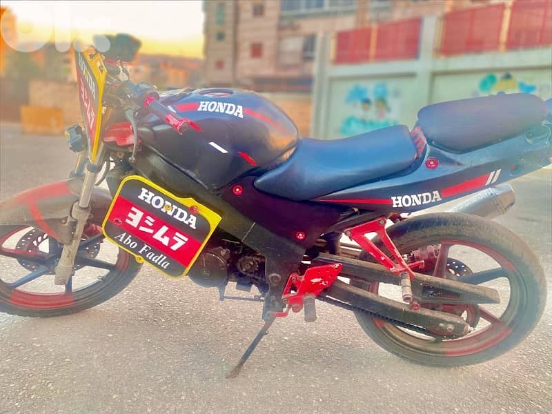 Honda cbr 125r maa wra2 400$ bada tozbeet elbilion wtondeef carberator 1