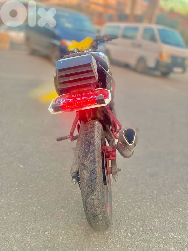 Honda cbr 125r maa wra2 400$ bada tozbeet elbilion wtondeef carberator 2