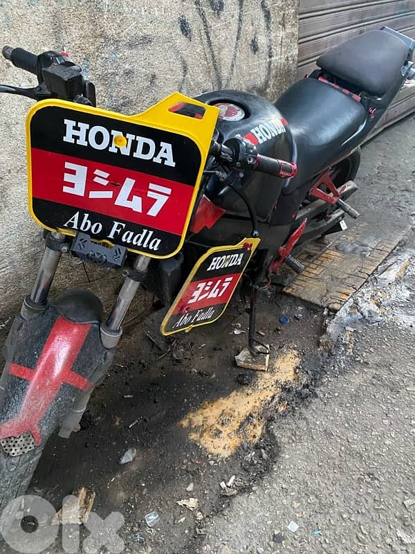 Honda cbr 125r maa wra2 400$ bada tozbeet elbilion wtondeef carberator 3