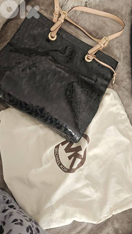 Micheal kors tote 1