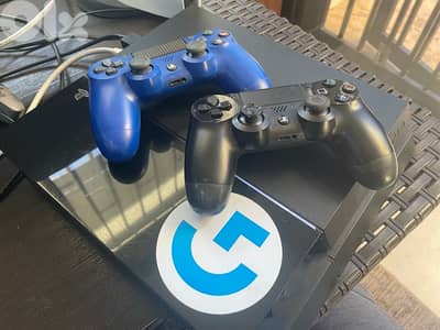 ps4 + 2 games + 2 controllers (original)
